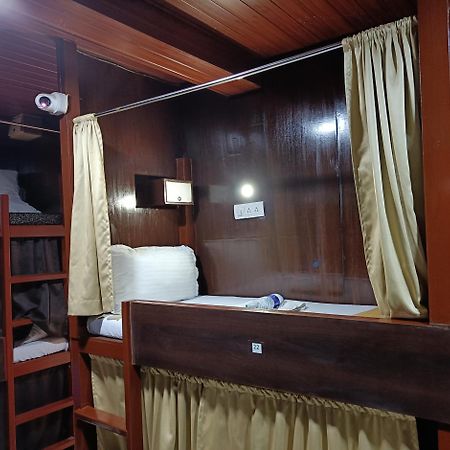 Asra Dormitory For Male And Female มุมไบ ภายนอก รูปภาพ