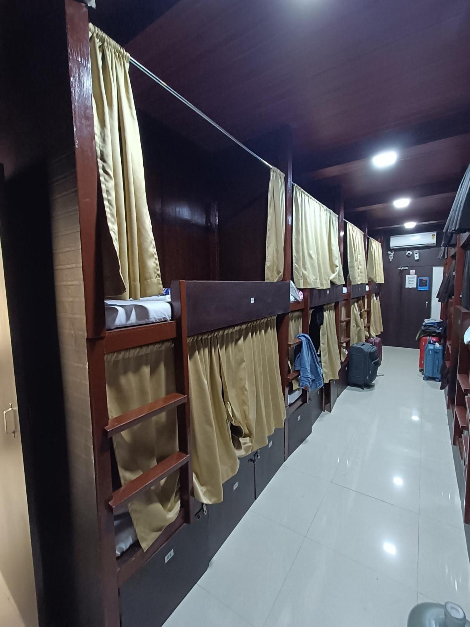 Asra Dormitory For Male And Female มุมไบ ภายนอก รูปภาพ