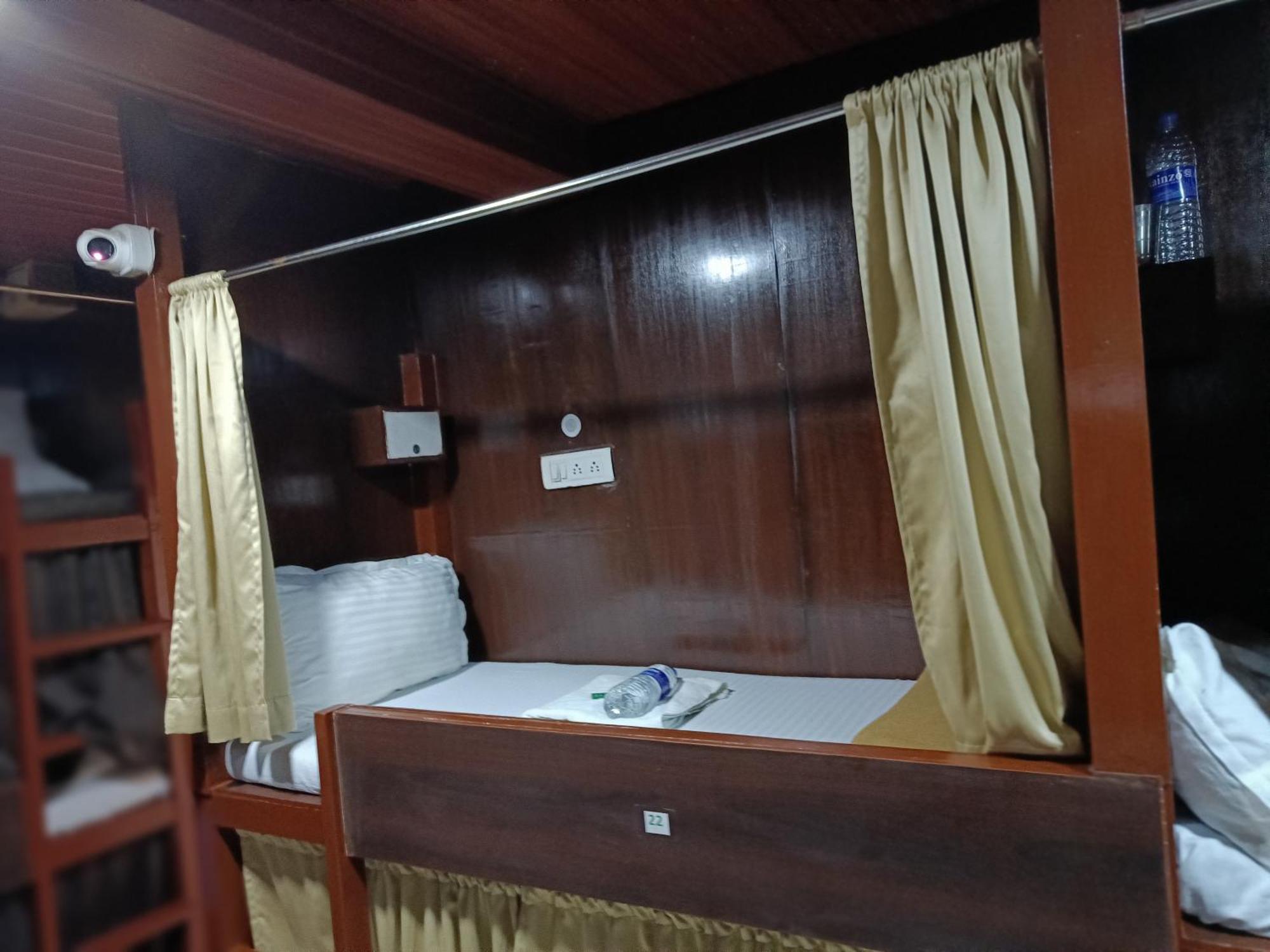 Asra Dormitory For Male And Female มุมไบ ภายนอก รูปภาพ
