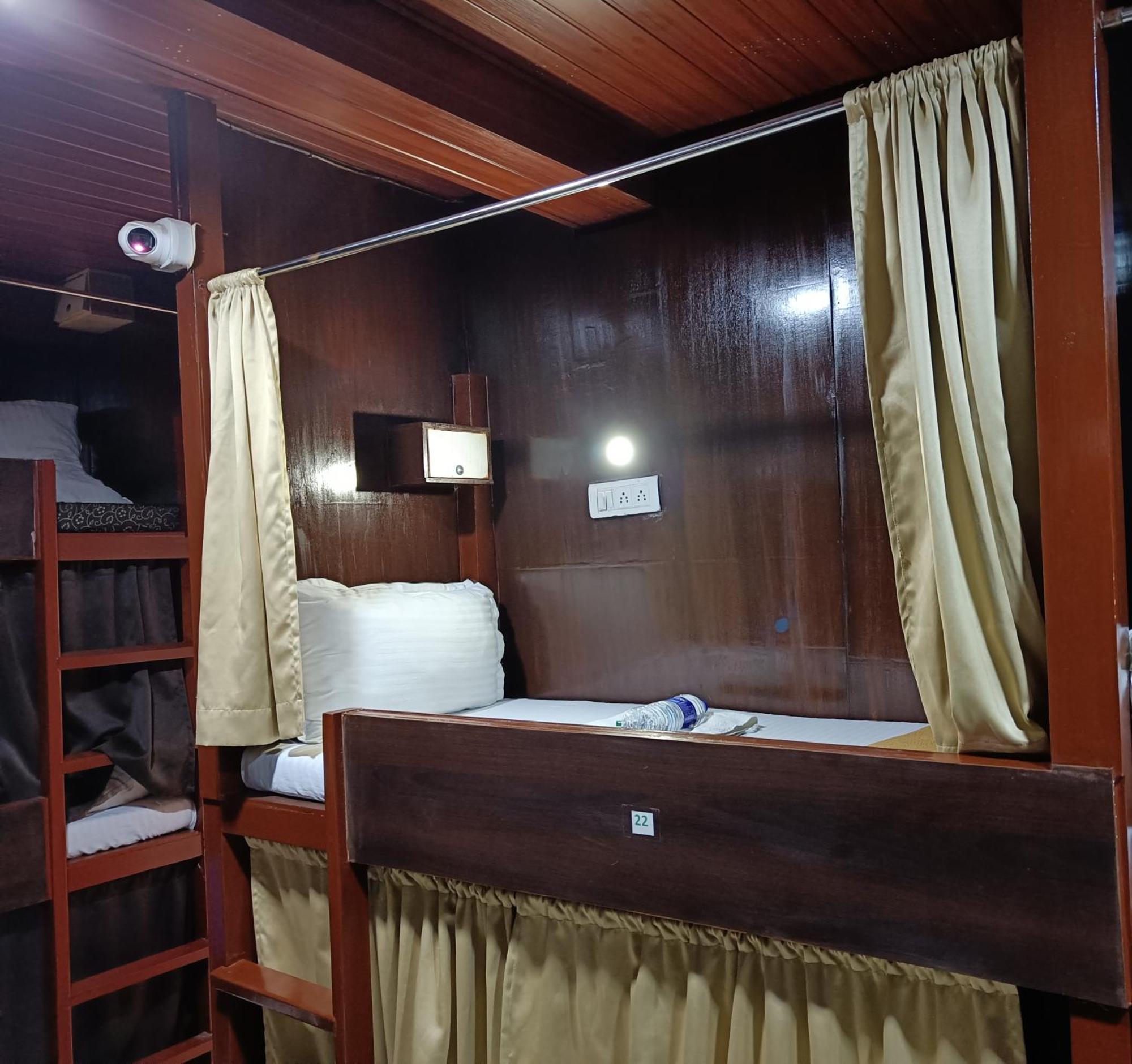 Asra Dormitory For Male And Female มุมไบ ภายนอก รูปภาพ