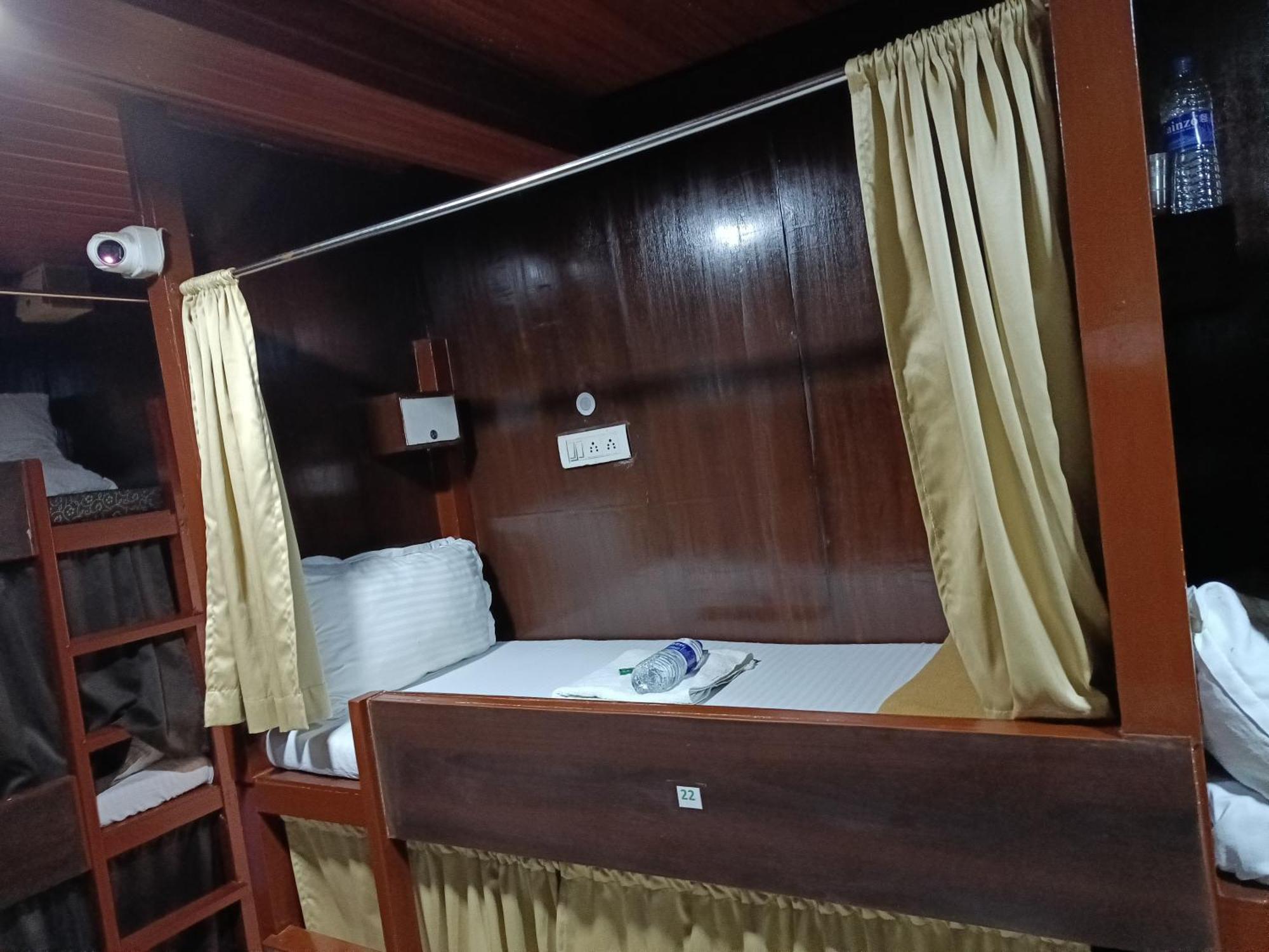 Asra Dormitory For Male And Female มุมไบ ภายนอก รูปภาพ