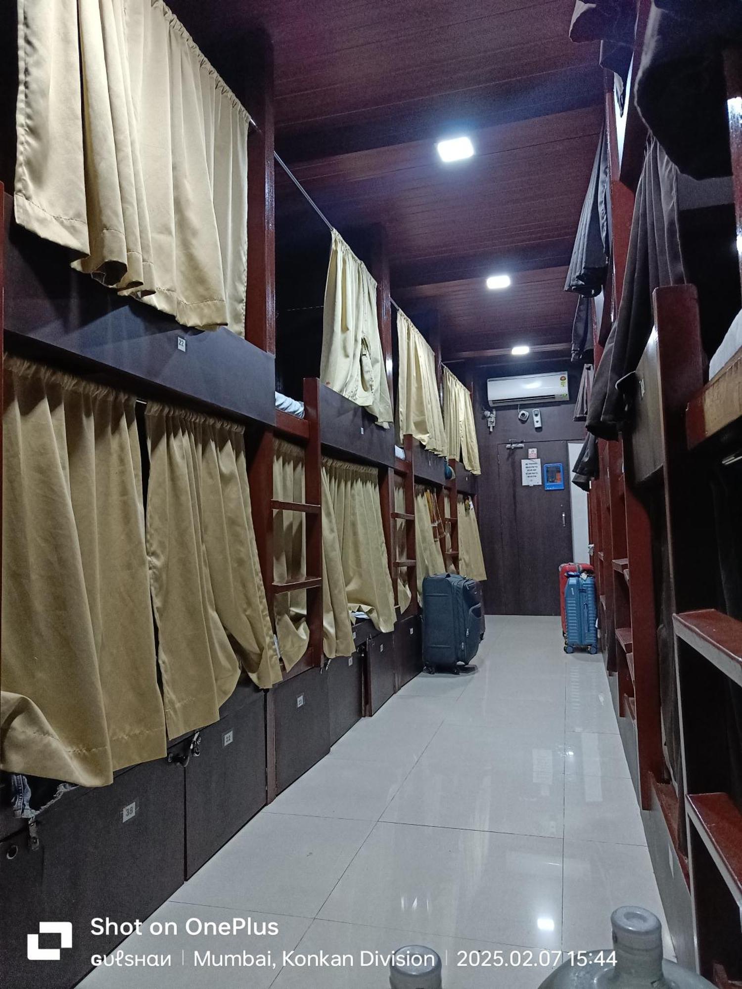 Asra Dormitory For Male And Female มุมไบ ภายนอก รูปภาพ
