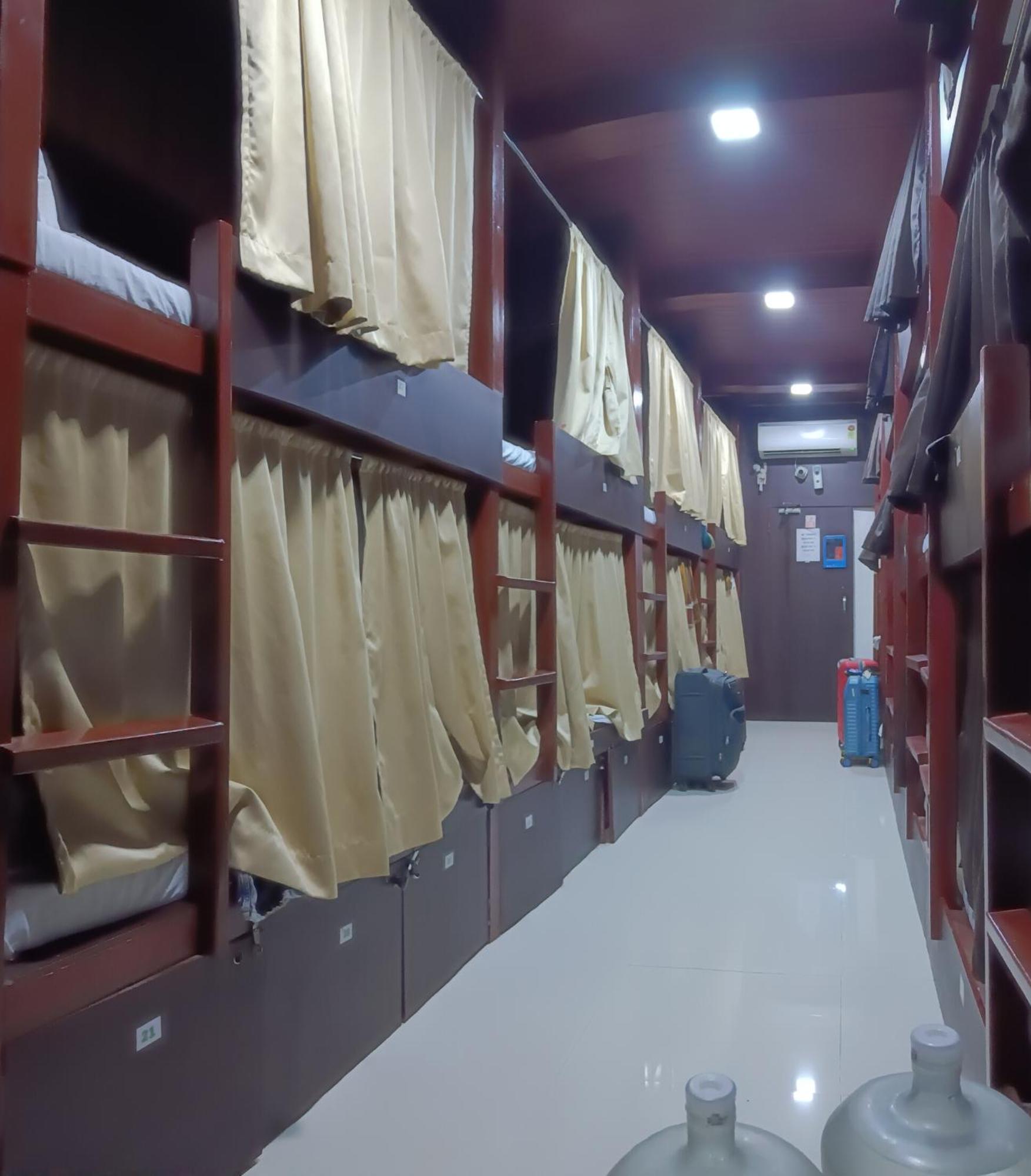 Asra Dormitory For Male And Female มุมไบ ภายนอก รูปภาพ