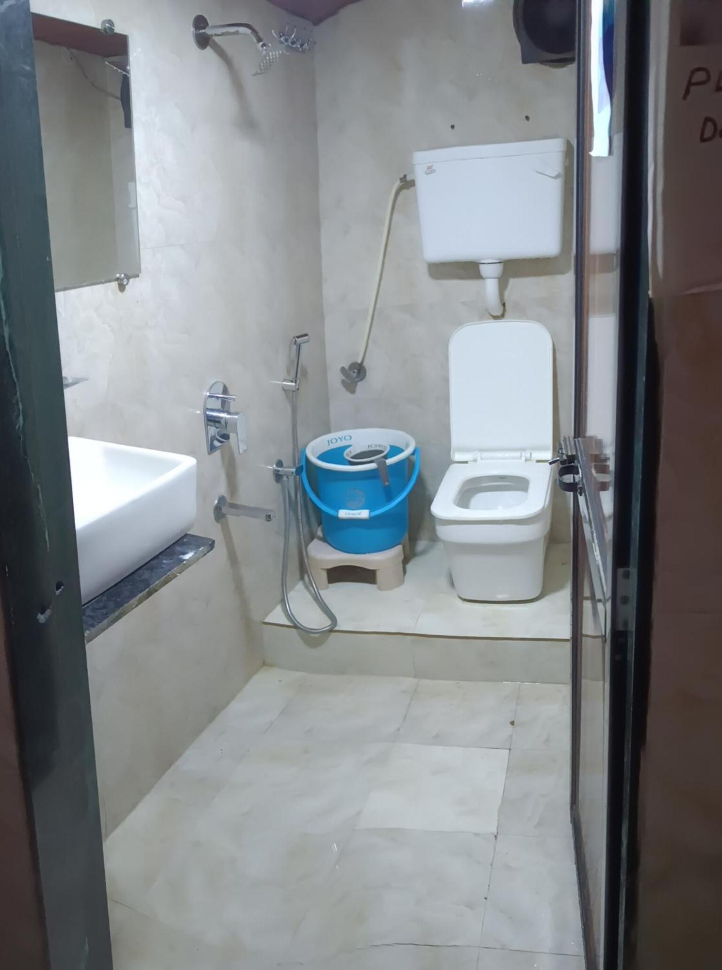 Asra Dormitory For Male And Female มุมไบ ภายนอก รูปภาพ