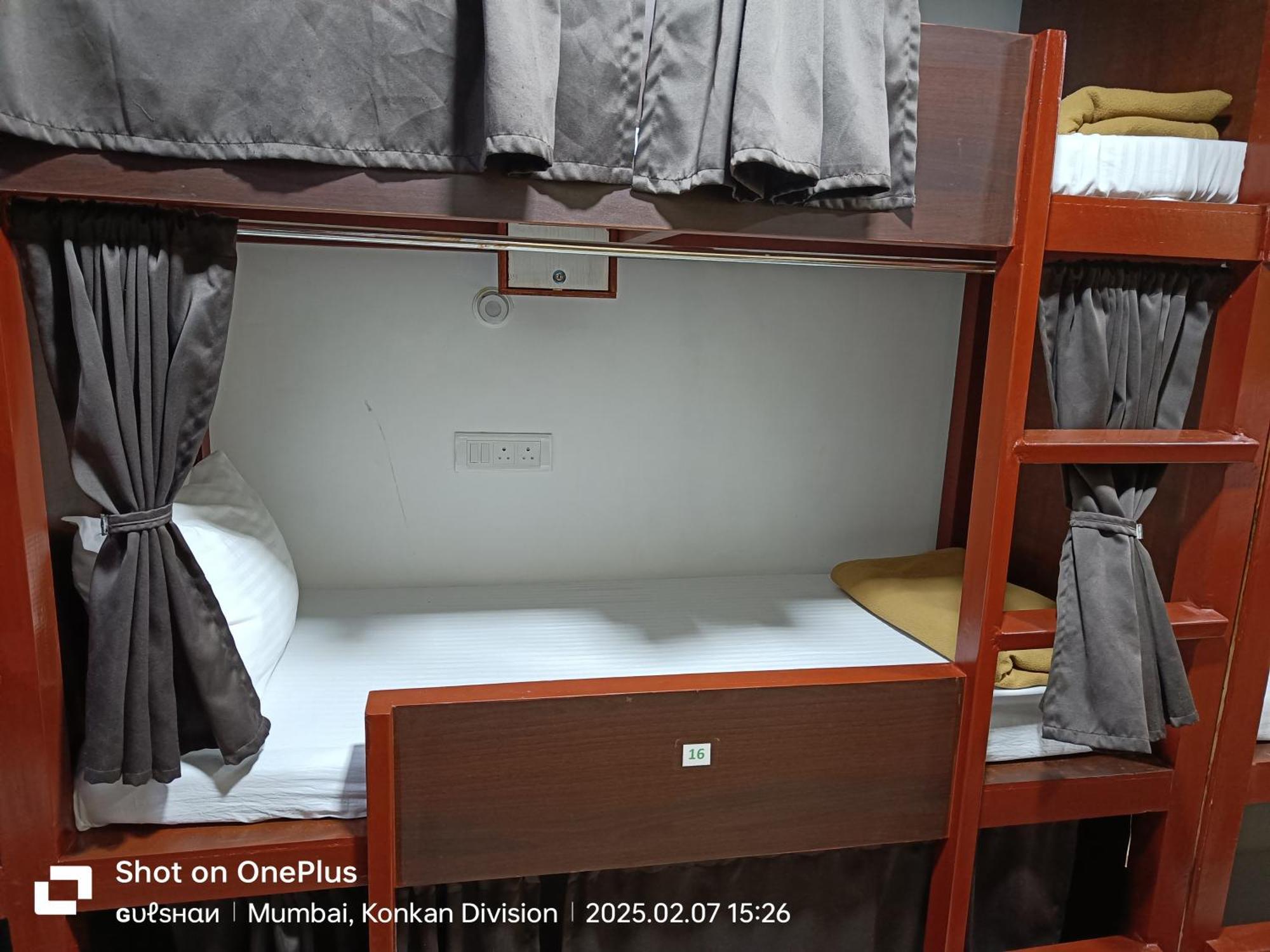 Asra Dormitory For Male And Female มุมไบ ภายนอก รูปภาพ