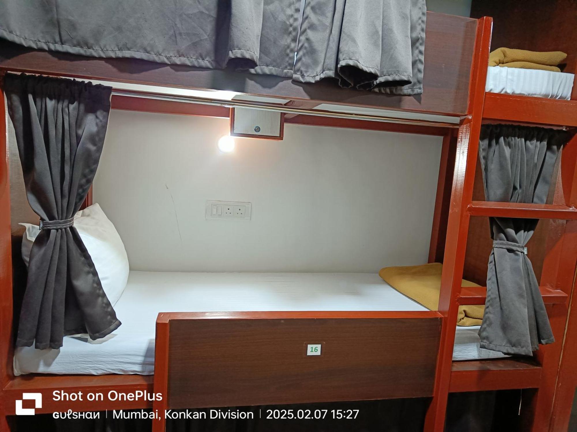 Asra Dormitory For Male And Female มุมไบ ภายนอก รูปภาพ